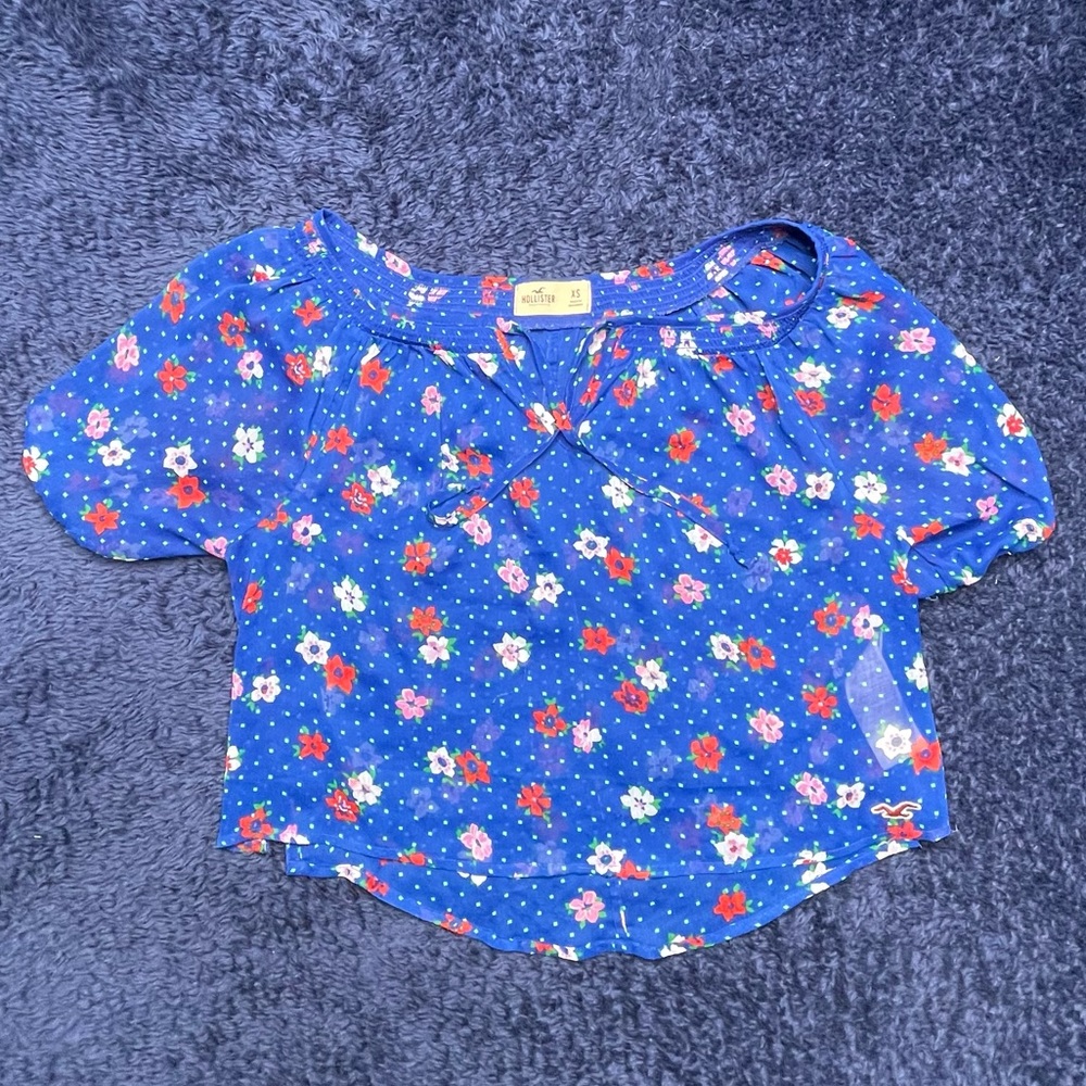Hollister floral print blouse in excellent cond.